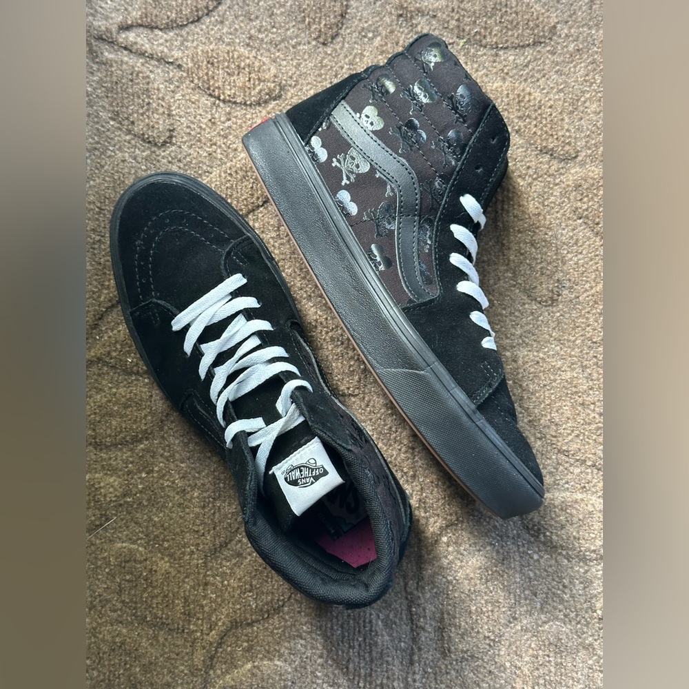 VANS Men's COMFYCUSH SK8-HI
'COLDHEARTED' VNOA3WMBBIC
Black/True White 9.5 M